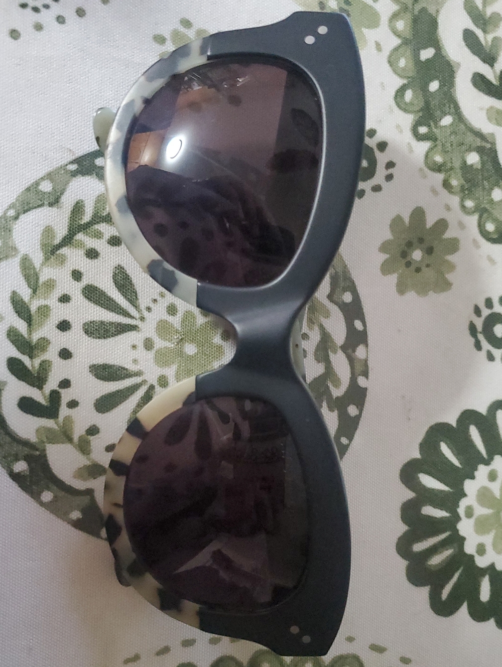 Krewe Julia Matte Black and Grey Tortoiseshell Cat Eye Sunglasses